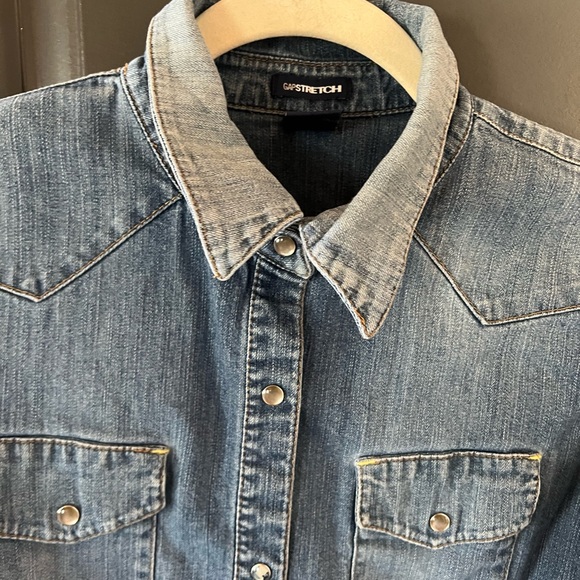 Gap denim pearl snap stretch denim button up Medium - Picture 3 of 5